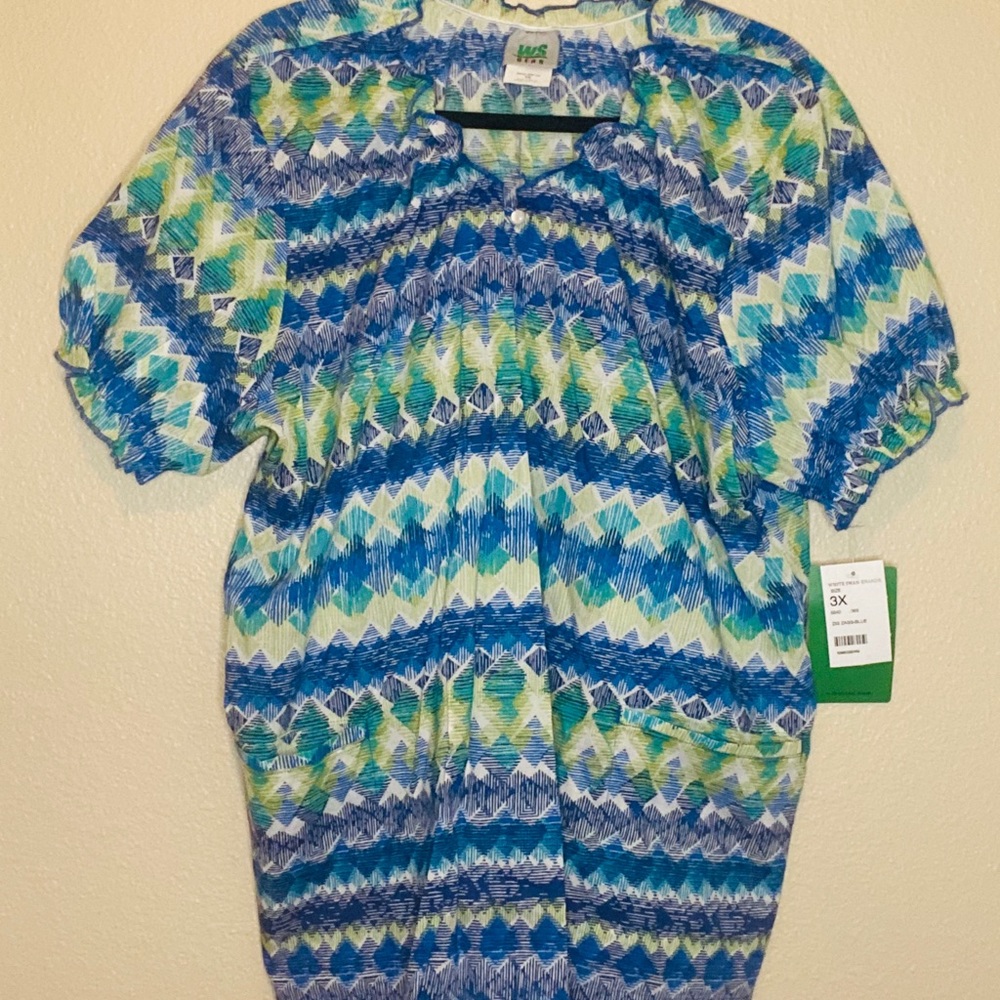 Light weight scrub top